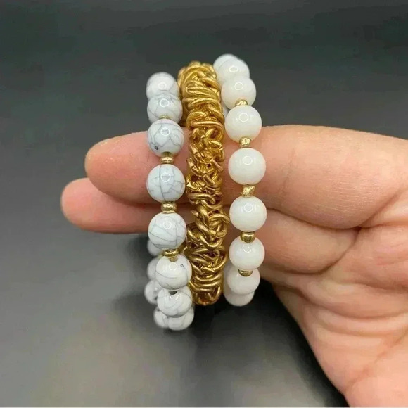VGT Frosted White Howlite Gemstones Stack with Gold-plated Accents Bracelet - Picture 9 of 9